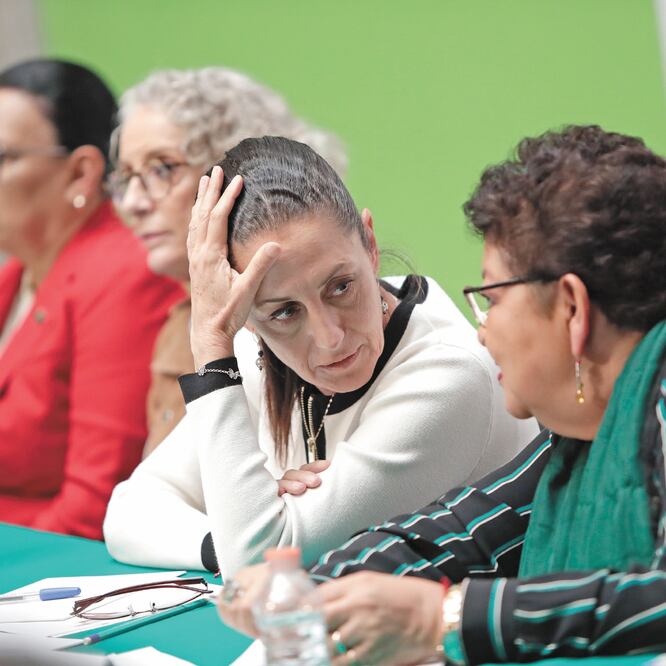 La jefa de Gobierno, Claudia Sheinbaum, y la procuradora Ernestina Godoy encabezaron ayer el diálogo titulado Cero impunidad y justicia absoluta para las mujeres y niñas víctimas de violencia. IVÁN STEPHENS. EL UNIVERSAL