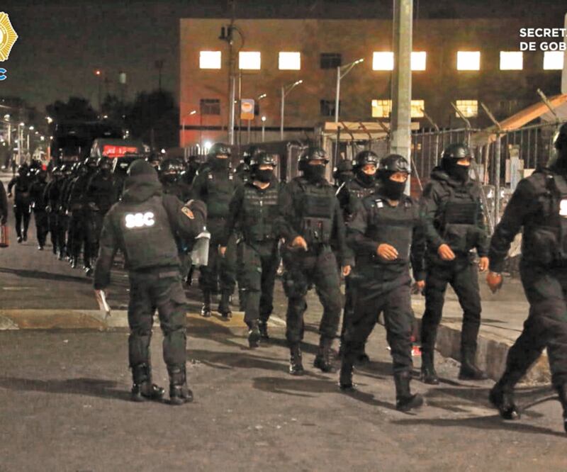 Con 411 elementos de la policía capitalina, la Secretaría de Seguridad Ciudadana realizó los operativos en los reclusorios Sur y Oriente. Foto: ESPECIAL