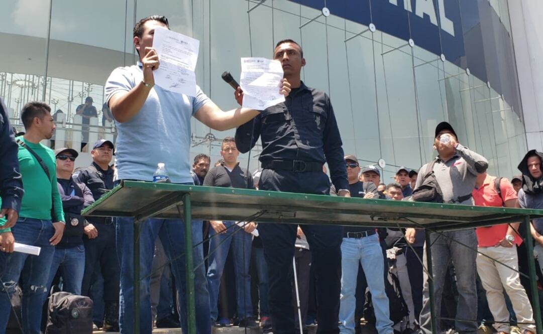 Policías Federales se mantienen en el Centro de Mando ubicado en Iztapalapa. Foto: Alexis Ortiz/EL UNIVERSAL