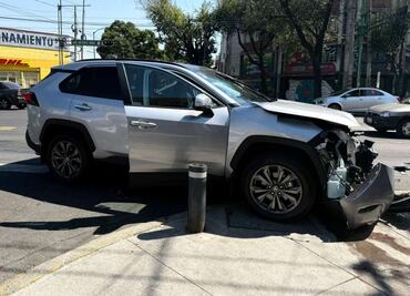 Choque de pipa de agua deja una persona lesionada; circulaba en sentido contrario