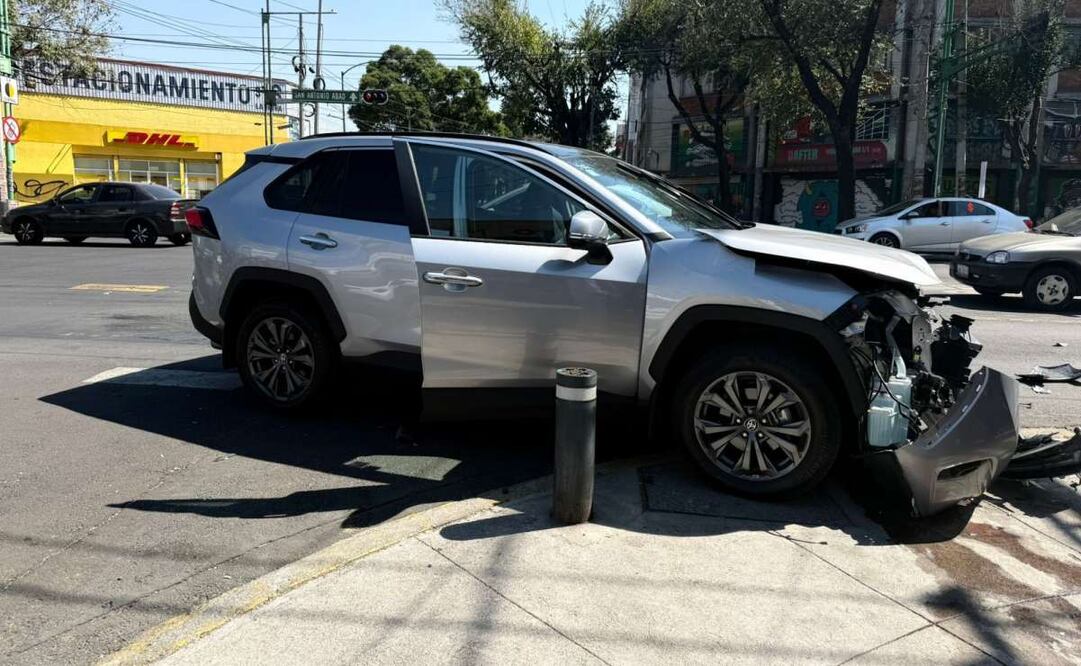 Choque de pipa de agua deja una persona lesionada; circulaba en sentido contrario
Foto: Especial.