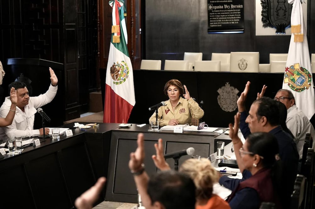 Por deficiencias en servicio de empresa, municipio de Veracruz sume control de alumbrado público; iniciarán acciones legales. (Foto: especial)