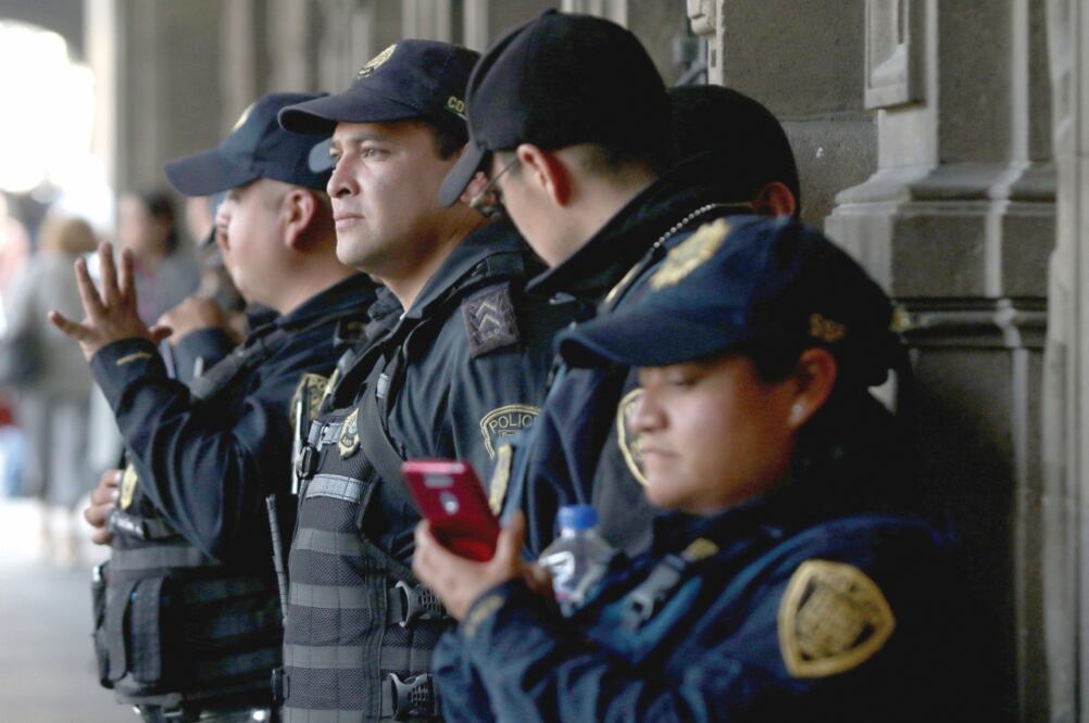 Malas notas. Los encuestados, en una escala del 1 al 10, califican el trato que le dan los policías a los habitantes con 4.7. (ARCHIVO EL UNIVERSAL)