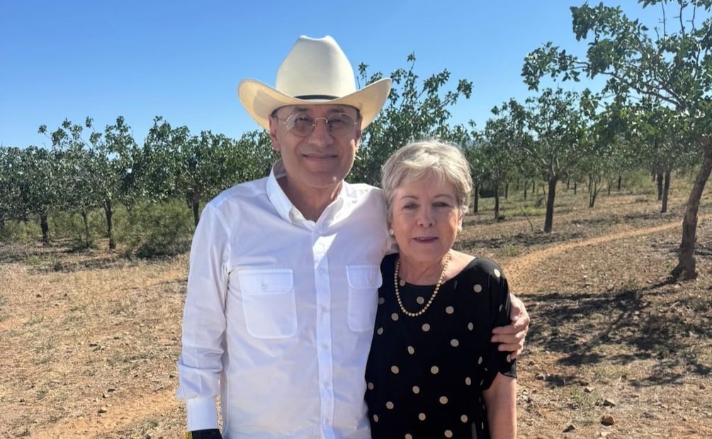 El gobernador de Sonora, Alfonso Durazo y la titular de la Semarnat, Alicia Bárcena, supervisaron los avances del proyecto de reintroducción de la especie. | Foto: Especial.