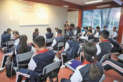 Escuelas de Michoacán dan sorpresa en la prueba Planea 