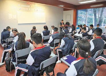 Escuelas de Michoacán dan sorpresa en la prueba Planea