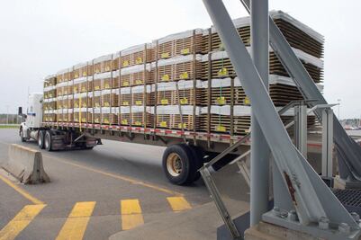 Ven bloqueo en conflicto maderero con Canadá