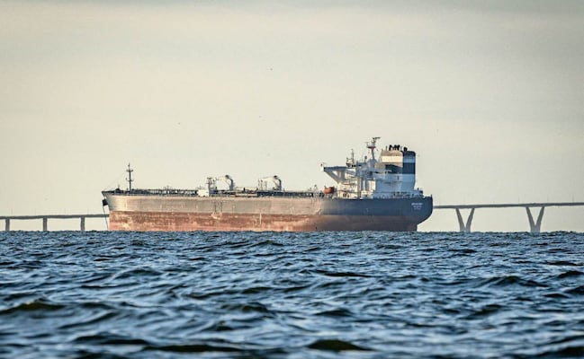 Trump suspende restricciones en transporte marítimo de petróleo; busca aliviar costos de energía en medio de la guerra con Irán