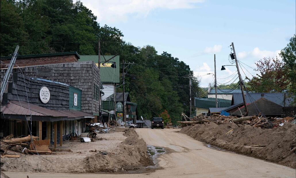 Biden, que también tiene previsto recorrer Ray City, donde pronunciará un discurso, ordenó al Departamento de Defensa enviar hasta mil soldados en servicio activo a las zonas afectadas por "Helene", que entró por Florida como un enorme y potente huracán y causó muerte y destrucción en al menos seis estados. Foto: AFP