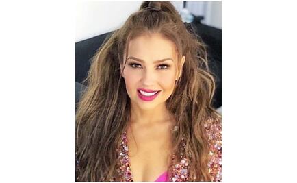 Thalía comparte foto embarazada y felicita a su hijo 