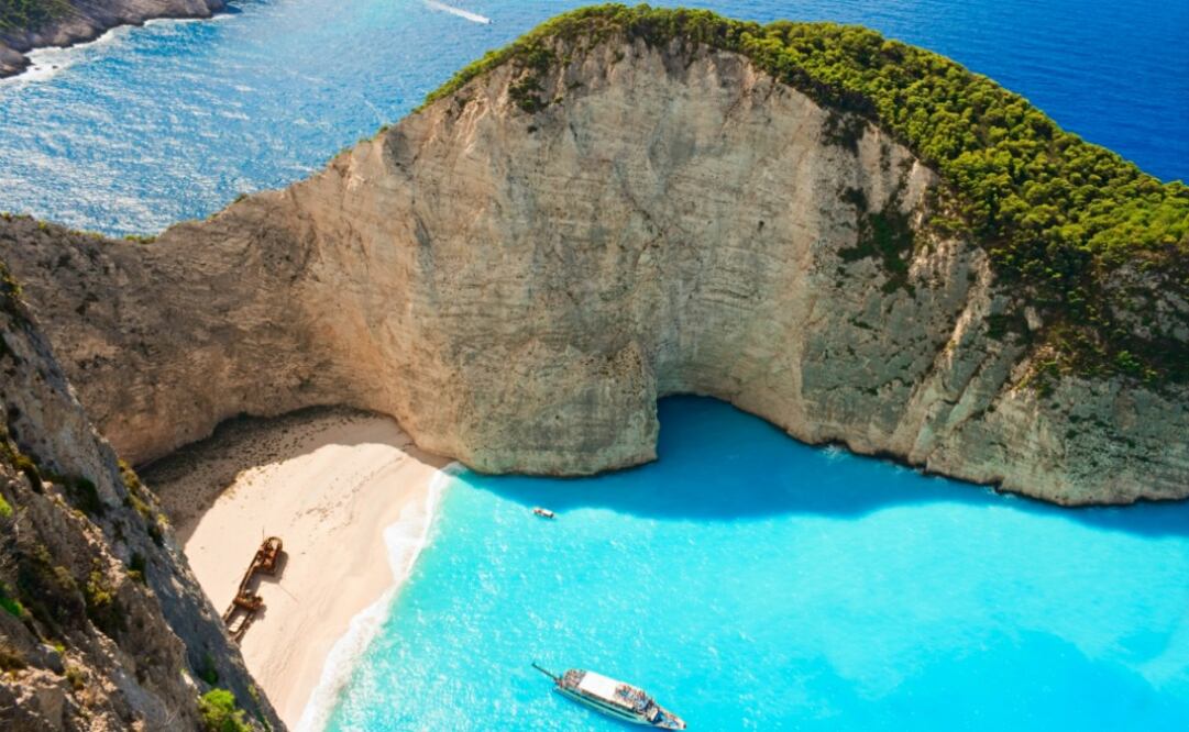 Navagio es una playa rodeada de acantilados en la isla de Zakynthos. (Foto: iStock)