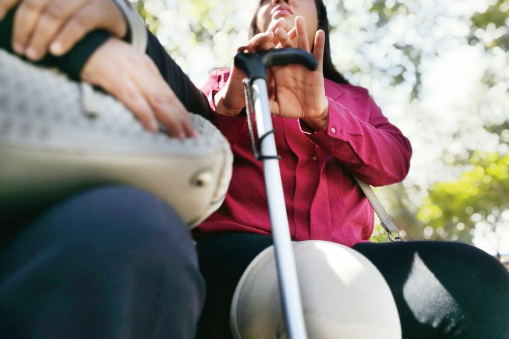 Melissa Soledad Sánchez indica que el accidente lo sufrió en junio de 2016 y que se trató de un riesgo de trabajo (FOTOS: ISMAEL GARCÍA. EL UNIVERSAL)