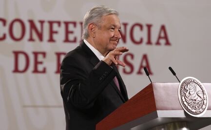 “¿Quién pompó?”, pregunta AMLO a “Brozo” y Loret de Mola