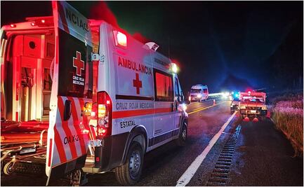 Choque entre camioneta particular y autobús de pasajeros en carretera Oaxaca-Cuacnopalan deja 2 muertos