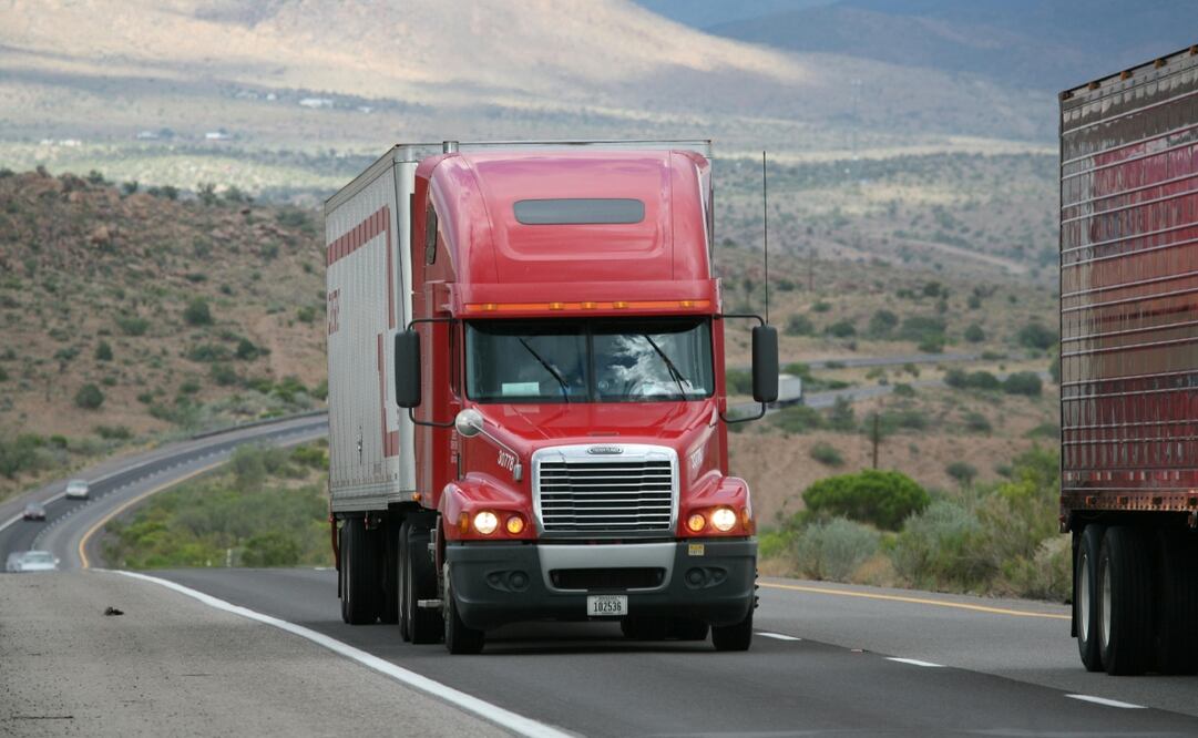Queman tráileres durante bloqueo en la carretero en Guanajuato. Imagen ilustrativa. Foto: pexels