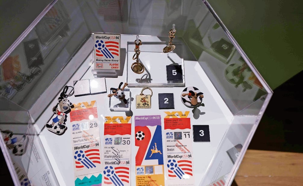 La exposición Futbol: Diseñando una pasión abre hoy en el Museo Franz Mayer, donde habrá piezas de Pelé y Cristiano Ronaldo. Foto: Diego Simón Sánchez/EL UNIVERSAL.