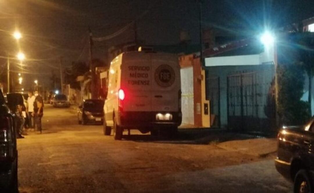 El cuerpo de la mujer fue levantado por personal del Servicio Médico Forense (Semefo)