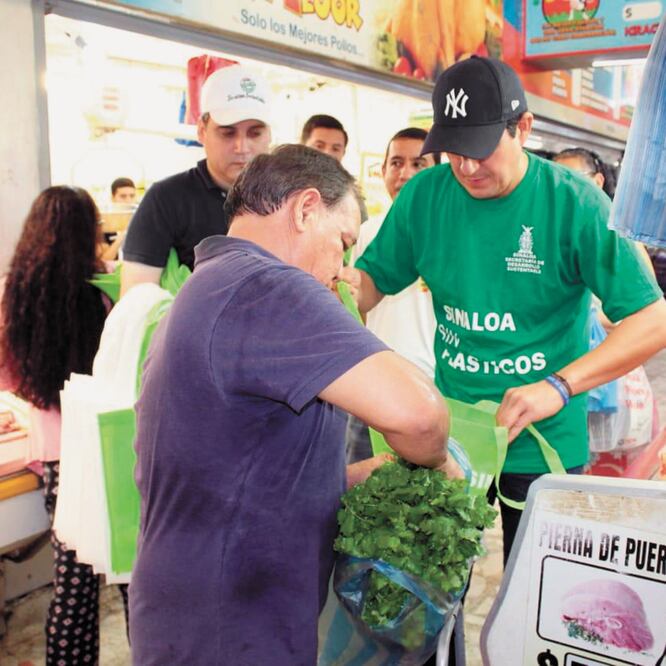 El titular de Desarrollo Sustentable informó que el reparto de bolsas reutilizables se extenderá a los 18 municipios de Sinaloa. ESPECIAL