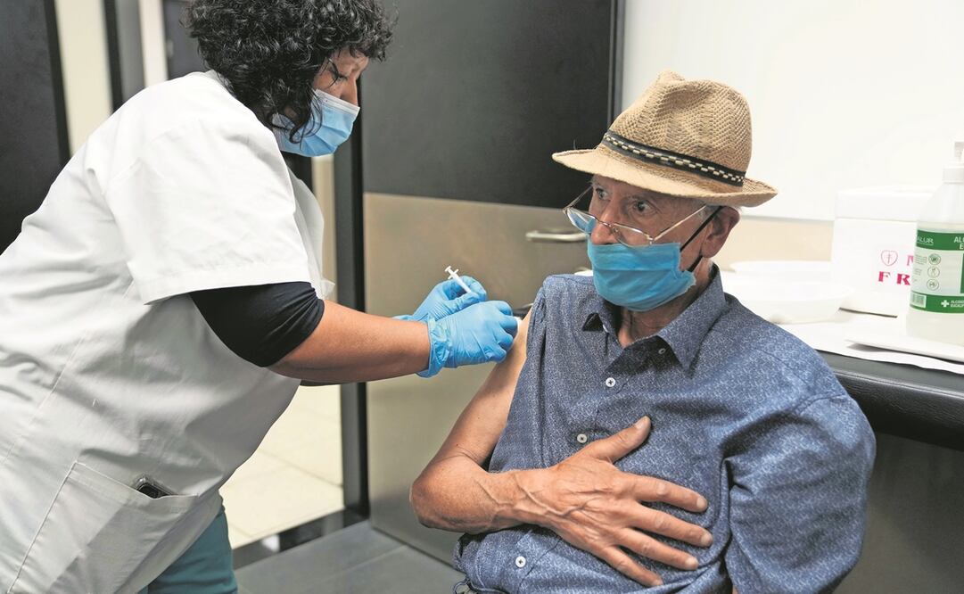 La Secretaría de Salud detalla que en personas mayores de 60 años se han aplicado 10 millones 641 mil 966 vacunas hasta la semana 13 de la campaña contra la influenza. Foto: Archivo / EL UNIVERSAL