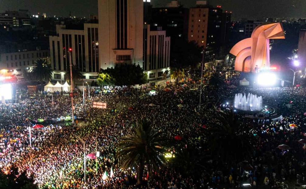 Asistentes a los festejos por el partido de la Selección mexicana. Foto: Germán Espinoza / EL UNIVERSAL