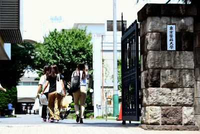 Universidad Médica de Japón manipuló exámenes para admitir a menos mujeres