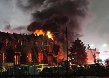 VIDEOS Momento exacto en que aeronave mexicana se estrella en Philadelphia; hay 6 muertos