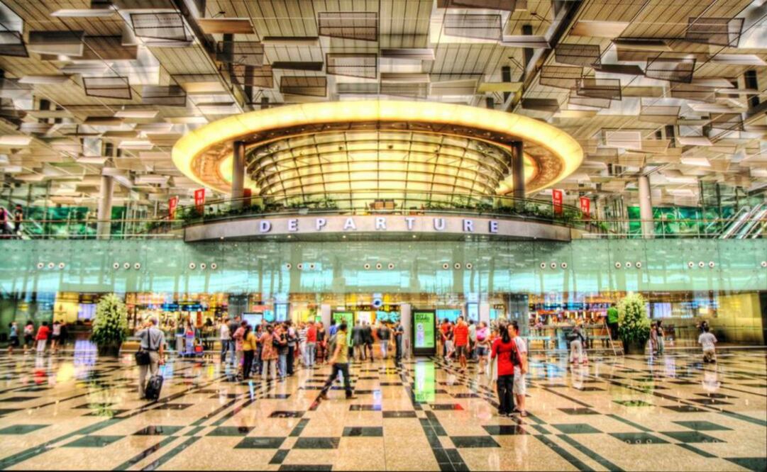 Zonas de juegos, camas para masaje, albercas y una arquitectura moderna lo hacen el mejor aeropuerto. (Foto: Cortesía Changi Airport)