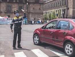 De cuánto es la multa por estacionarse en doble fila en la CDMX