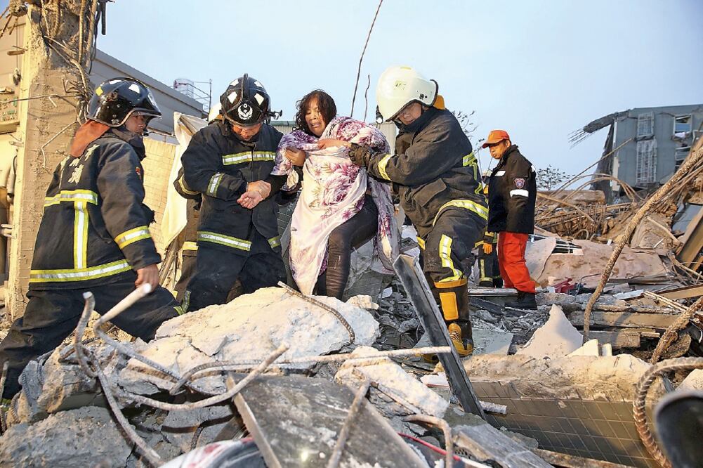 Este terremoto es el más intenso que ha sufrido Taiwán desde 1999, hasta ahora ha provocando 10 muertos y 1.106 heridos. Foto: EL UNIVERSAL
