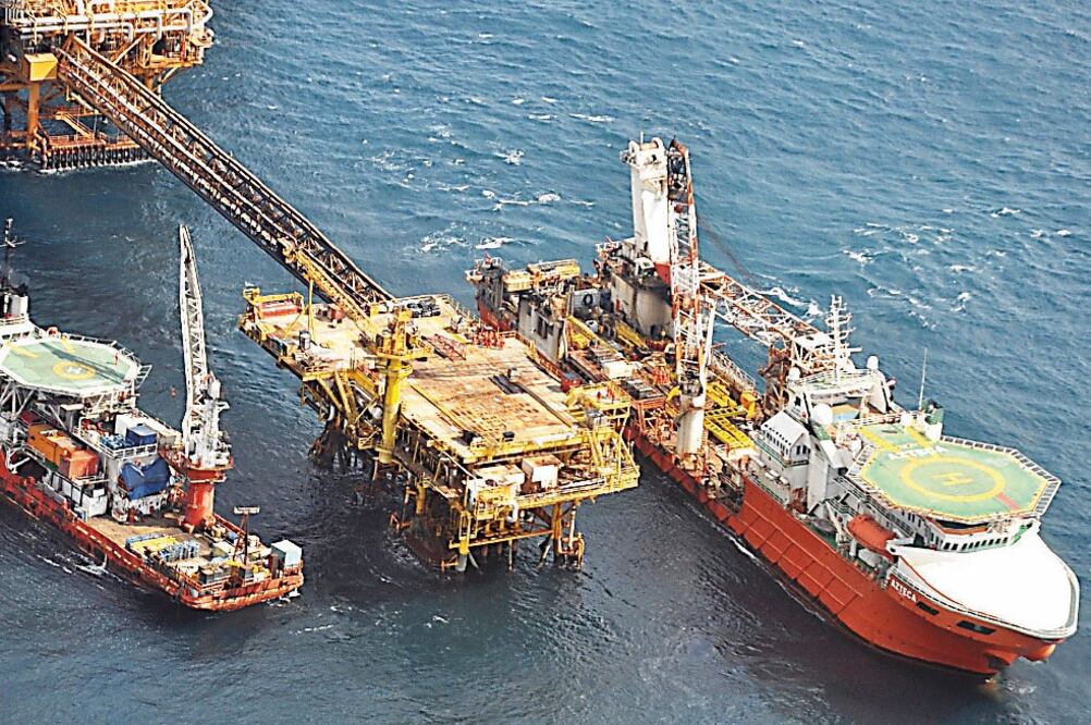 En los resultados financieros del cuarto trimestre de 2015, Pemex dará a conocer los primeros ahorros obtenidos en las negociaciones con su sindicato (ARCHIVO EL UNIVERSAL)