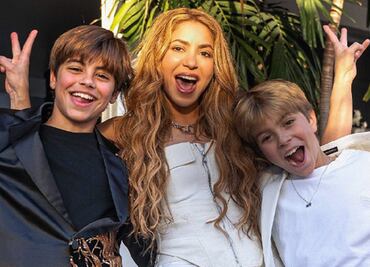 Milan y Sasha, hijos de Shakira, enorgullecen a su madre con su primer video musical; se presentaron en vivo con éxito