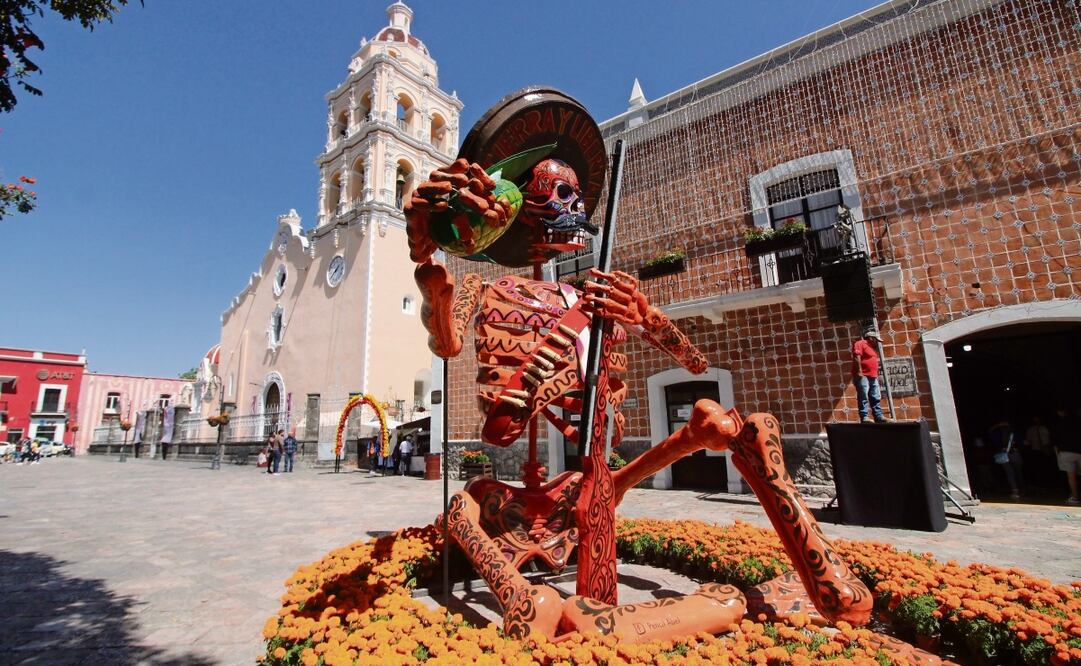 De las esculturas que integran la cuarta edición del festival, nueve se ubican en diferentes puntos del municipio, dos más en Cabrera, una en el campo de cempasúchil y otras dos en Juntas Auxiliares. Foto: Omar Contreras / EL UNIVERSAL