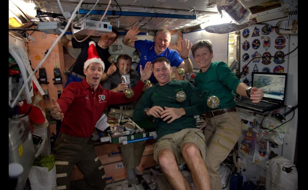 Los seis astronautas de la Estación Espacial Internacional celebraron Navidad en el espacio. 