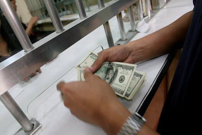 Dólar abre con avance; se vende en 19.51 pesos en bancos