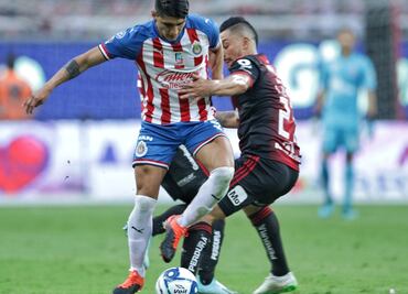 Alan Pulido muestra sus excentricidades en video de rap