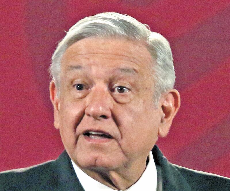 FRENAAA se le aparece a AMLO en giras