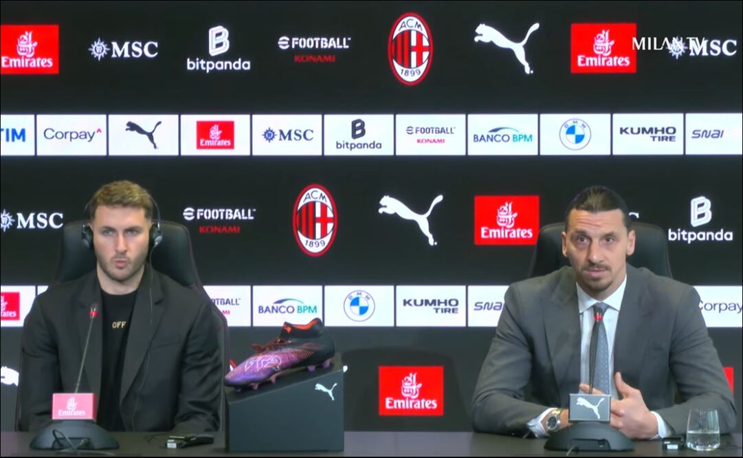 Santiago Giménez junto a Zlatan Ibrahimovic en la presentación oficial del AC Milan / Foto: Especiales