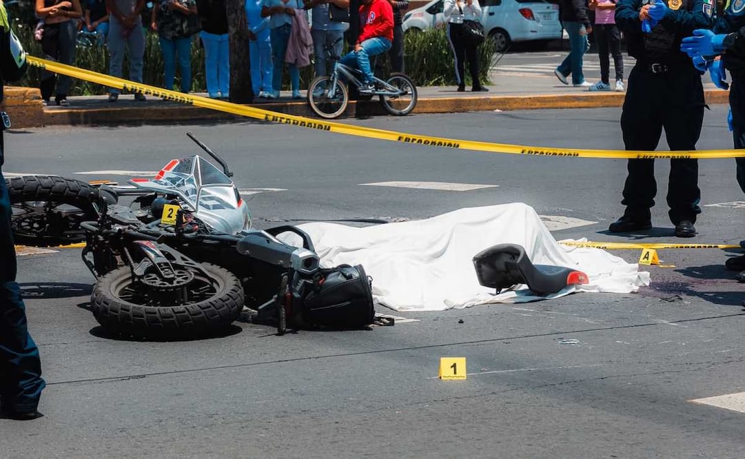 Muere motociclista tras choque con unidad del Metrobús en Xochimilco. Foto: Osmar Alvarado / EL UNIVERSAL
