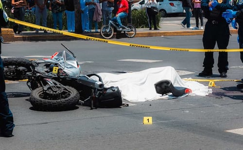 Motorcyclist dies after collision with Metrobús unit in Xochimilco; victim's identity unknown