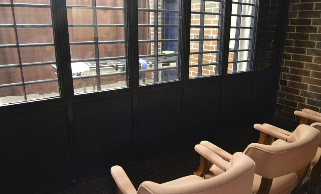 Esta fotografía sin fecha proporcionada por el Departamento de Prisiones de Carolina del Sur muestra la sala de testigos en la cámara de ejecución en la Instituto Penitenciario de Broad River en Columbia, Carolina del Sur. Foto: AP
