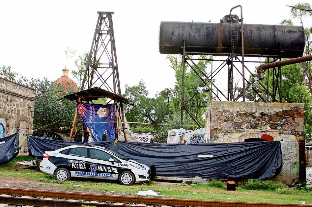Activistas piden a la procuraduría que informe detalladamente cuántos cuerpos encontraron en la lumbrera y dónde fueron llevados (ARMANDO MONROY. CUARTOSCURO)