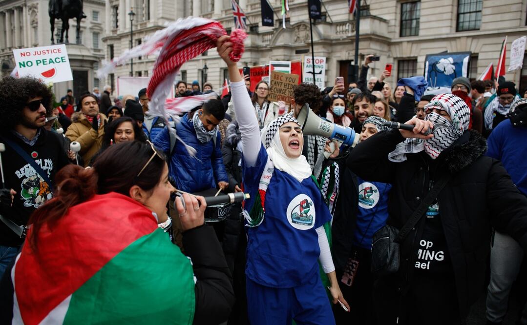 Manifestantes piden en Londres la retirada de tropas israelíes de Gaza el 18 de enero de 2025. Foto: EFE