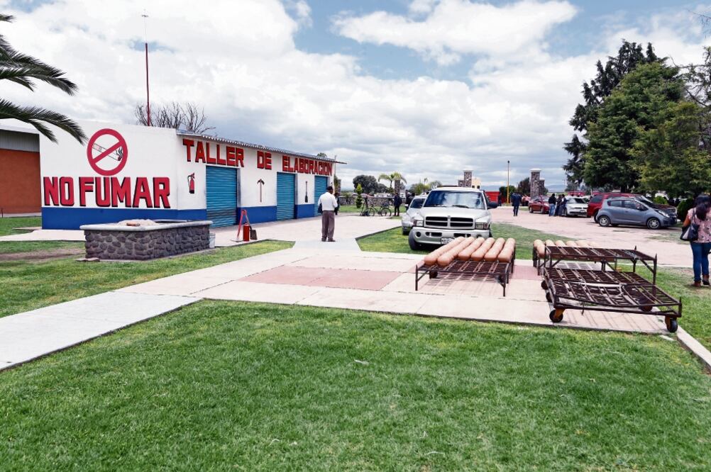 Armando Portuguez, presidente municipal, afirma que la mayoría de artesanos cuentan con los permisos de la Sedena, aunque “sí hay irregulares”. (ARCHIVO EL UNIVERSAL)