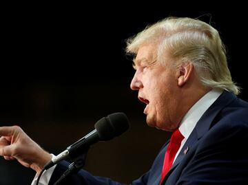 Trump: FBI investiga "conducta ilegal y criminal" de Clinton