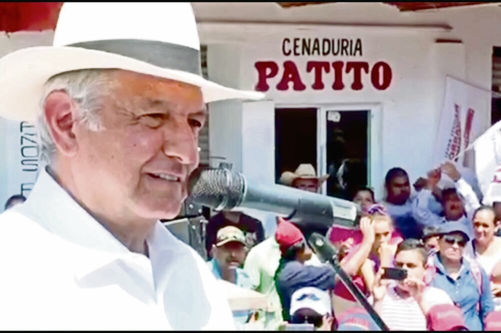 Andrés Manuel López Obrador, presidente nacional de Morena, estuvo ayer en Compostela, Nayarit, donde llamó a los otros partidos políticos a apoyar a Miguel Ángel Navarro, candidato a la gubernatura del estado. (IMAGEN TOMADA DE FACEBOOK)