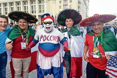 Mexicanos siguen de fiesta en Moscú