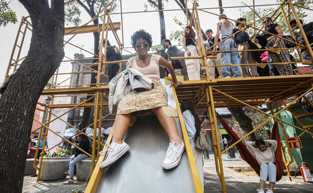 Instalaciones Mextropoli 2024, festival de arquitectura y ciudad en la Plaza de Santo Domingo. Fotos: Gabriel Pano/ El Universal.
