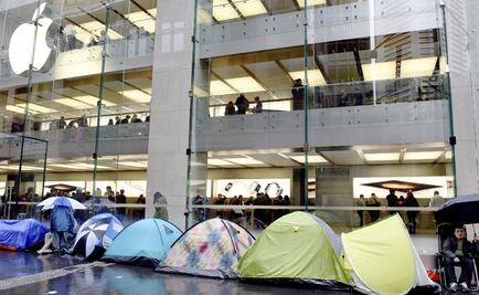 Nuevo iPhone llega a tiendas; esperan ventas récord