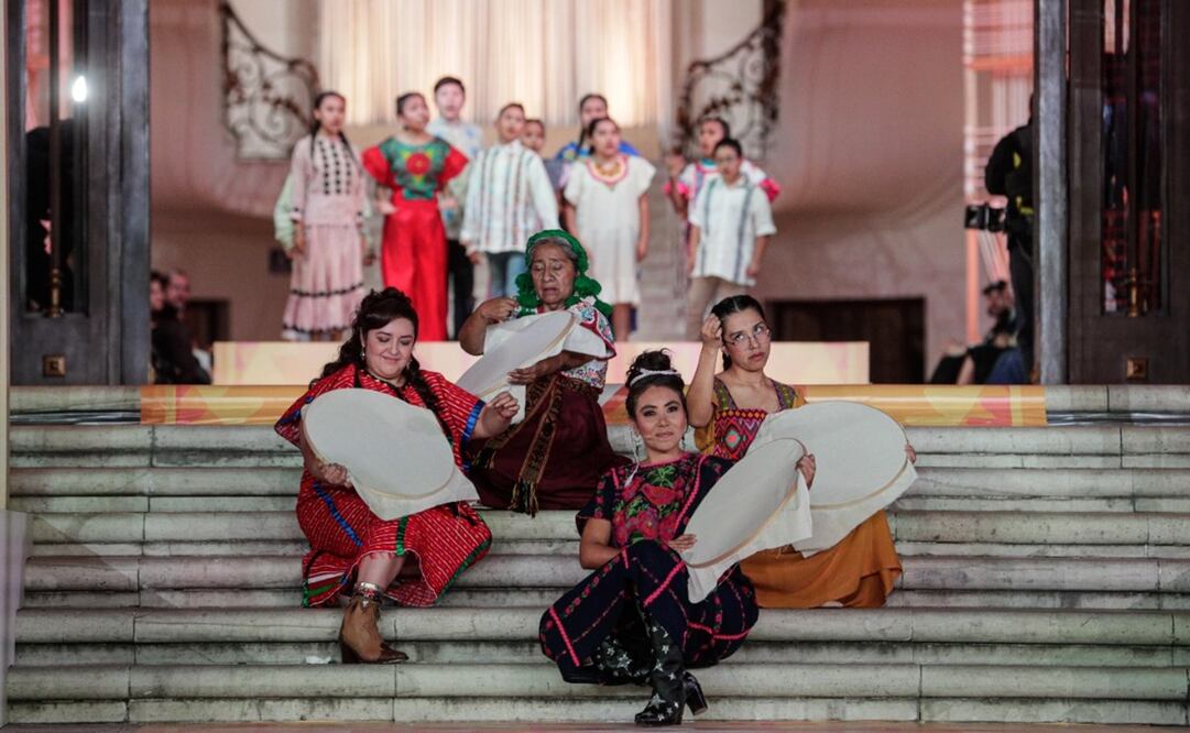 Pasarela de la marca colectiva Original en la Casa Miguel Alemán dentro del recinto cultural Los Pinos. Foto: Gabriel Pano/ El Universal.