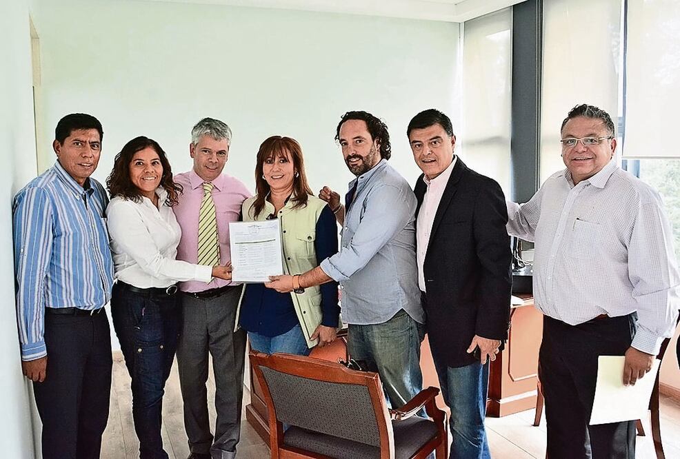 Marijose Alcalá (segunda izq.) es candidata a la secretaría general (FOTO: COM)